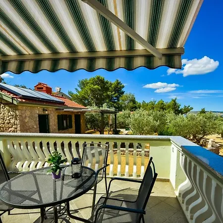 In Olive Garden Apartment Starigrad Paklenica Exterior photo