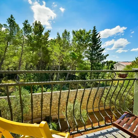 In Olive Garden Apartment Starigrad Paklenica Exterior photo