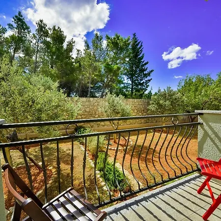 In Olive Garden Apartment Starigrad Paklenica Exterior photo