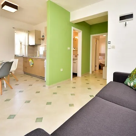 In Olive Garden Apartment Starigrad Paklenica Exterior photo