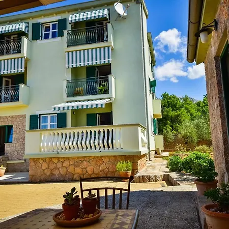 In Olive Garden Apartment Starigrad Paklenica Exterior photo