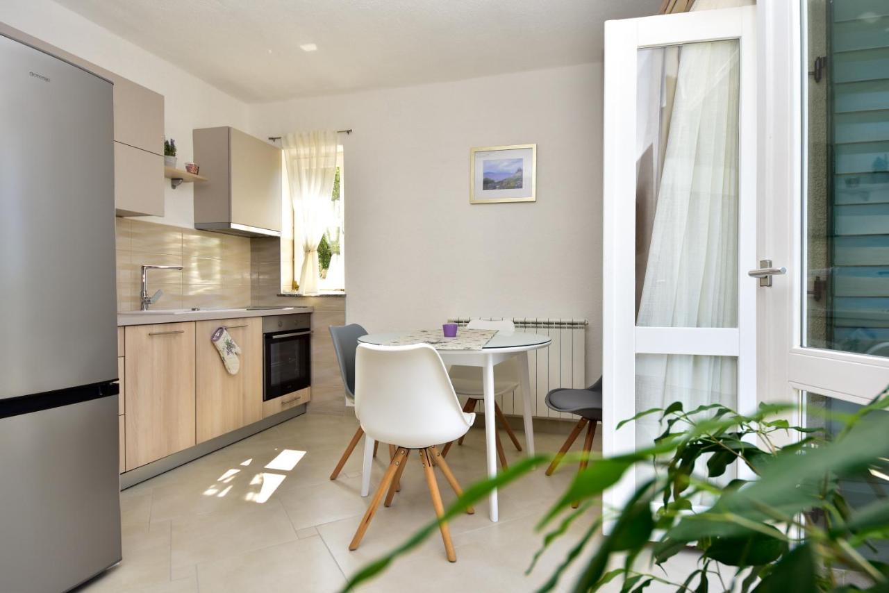 In Olive Garden Apartment *