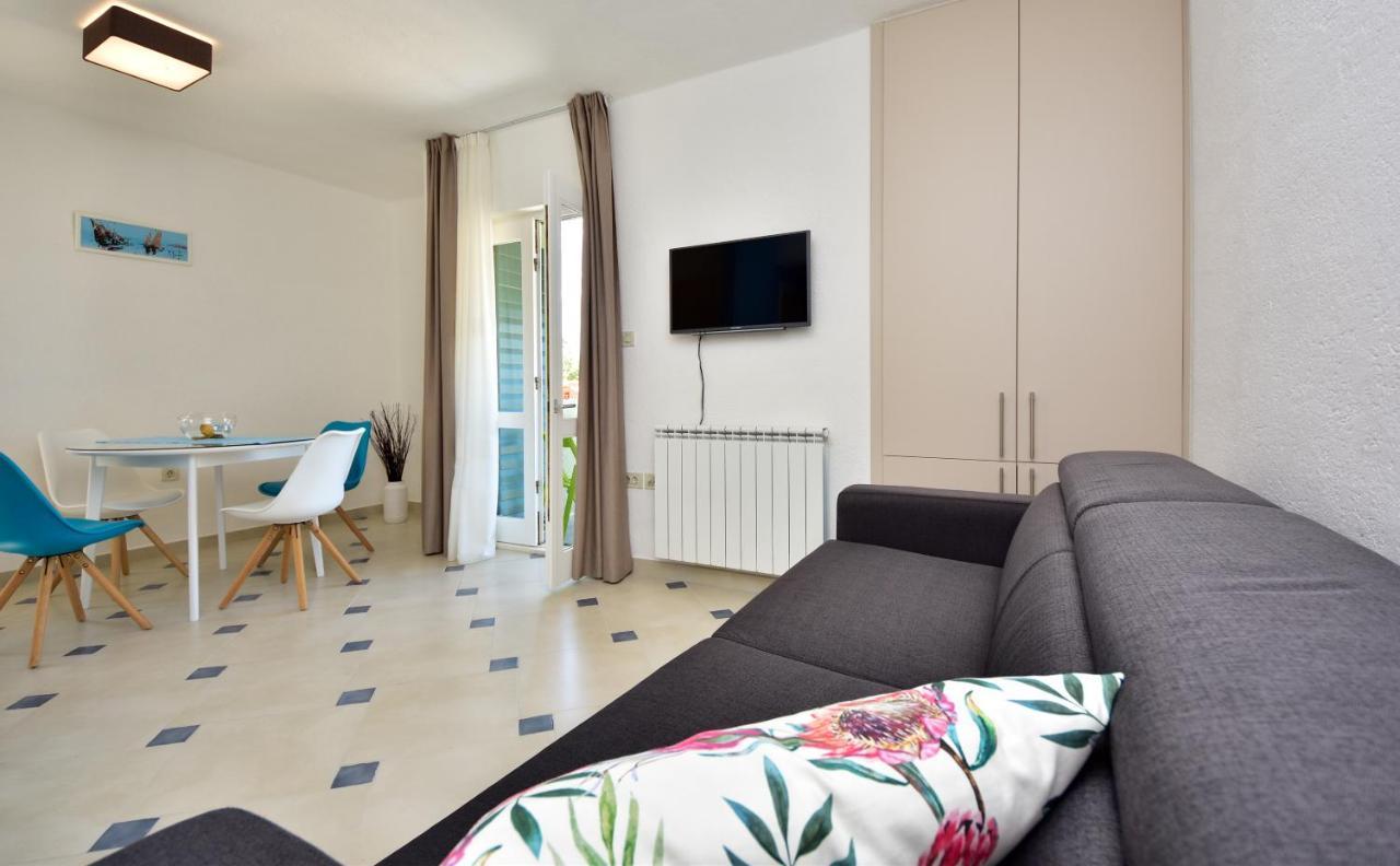 Apartment In Olive Garden Starigrad Paklenica