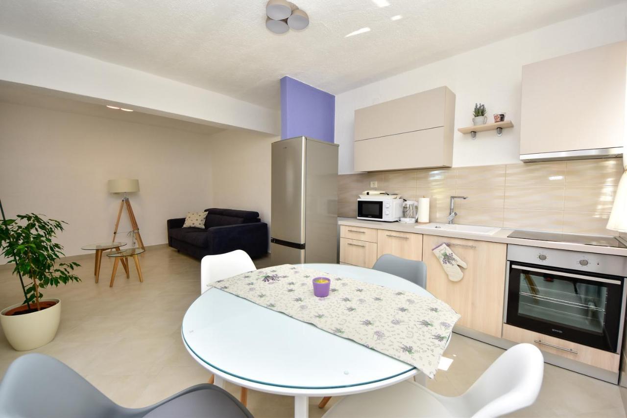 In Olive Garden Apartment *